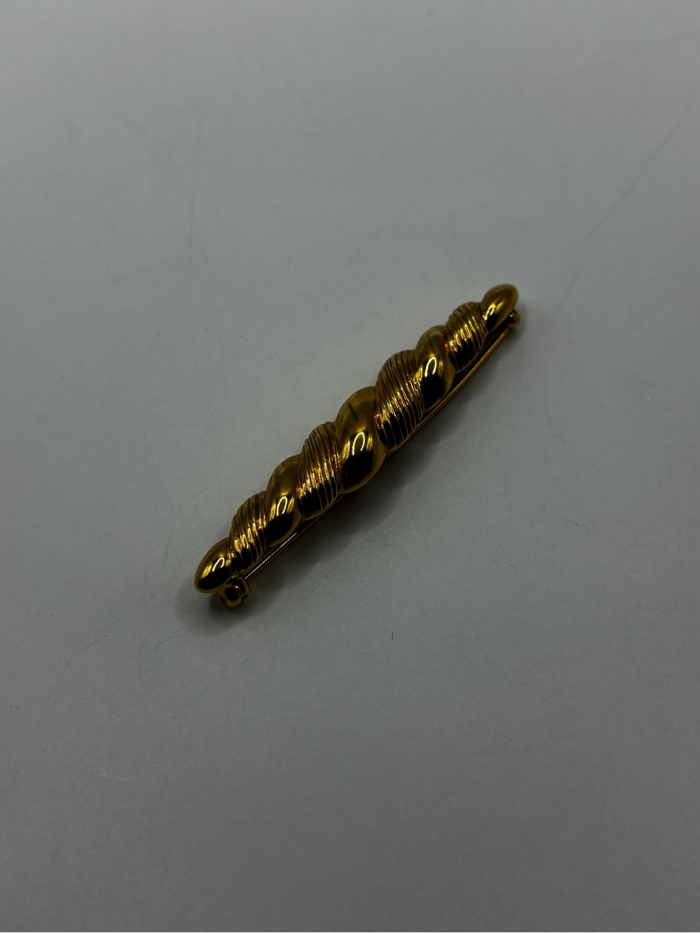 Vintage Gold-Tone Twisted Rope Bar Brooch - Picture 4 of 10